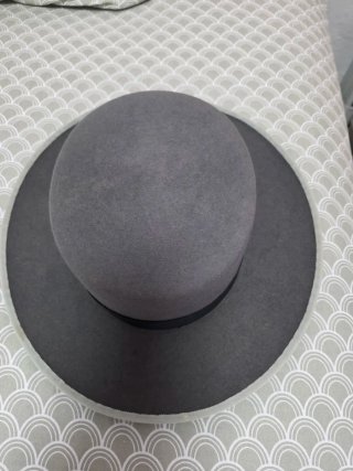 Sombrero ala ancha gris