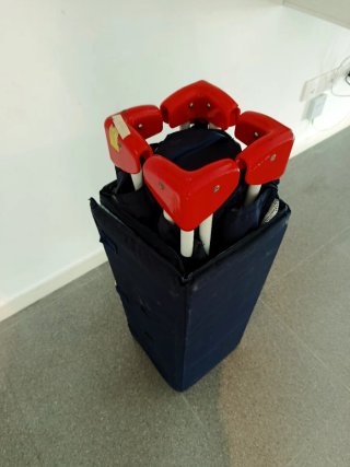 Cuna de viaje azul y roja