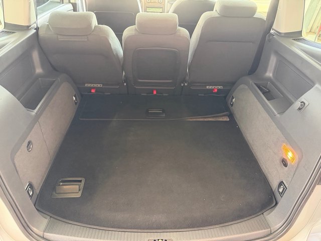 Volkswagen Touran 2011