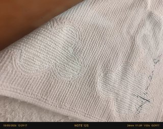 Alfombra beige de tela