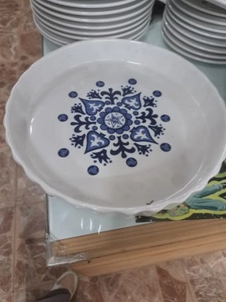 Vajilla ISARD azul y blanco