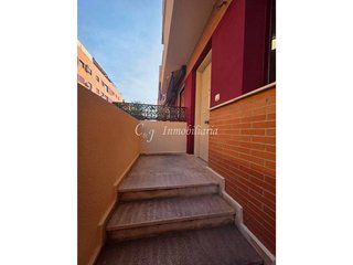 Casa adosada en venta en Avda. de Abril. - 9 de octubre en Sagunto