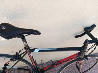 Bicicleta de carretera Ridley Negra y Roja