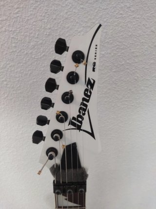 Ibanez RG350DXZ modificada + maleta