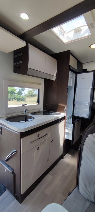 ALQUILER AUTOCARAVANA BENIMAR TESORO 440UP