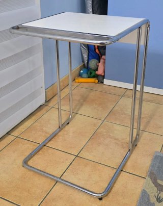 Mesa auxiliar para sofá o sillón