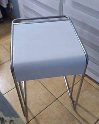 Mesa auxiliar para sofá o sillón