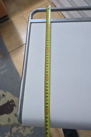 Mesa auxiliar para sofá o sillón