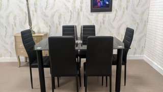 Mesa de comedor cristal + 6 sillas negras