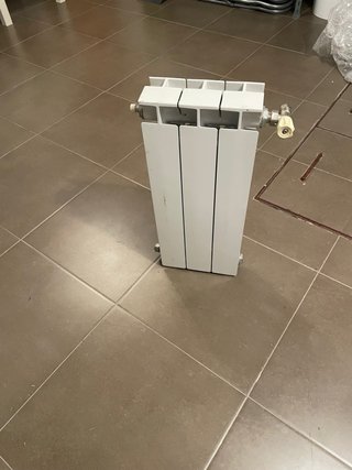Radiador blanco de metal