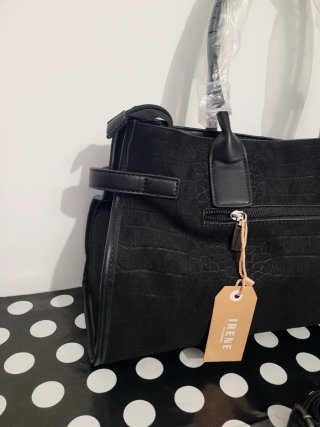 Bolso Negro con Correa Ajustable