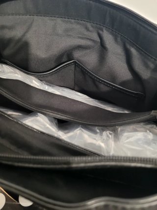 Bolso Negro con Correa Ajustable