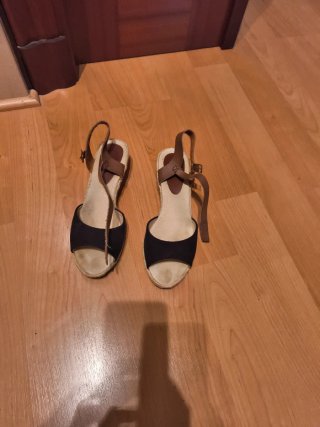 Sandalias de cuña negras