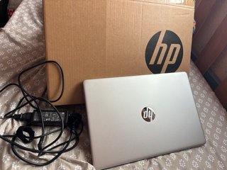 Laptop HP 15-S Plata y Negro