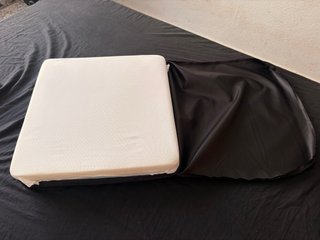 Cojín antiescaras para silla de ruedas.
