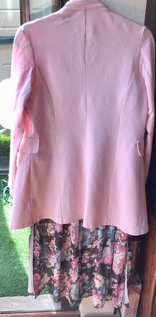 Rebajadísimo Conjunto falda flores y chaqueta rosa