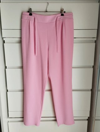 Traje pantalón rosa chiche