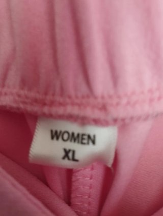 Traje pantalón rosa chiche