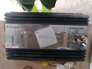 Subwoofer JBL con etapa