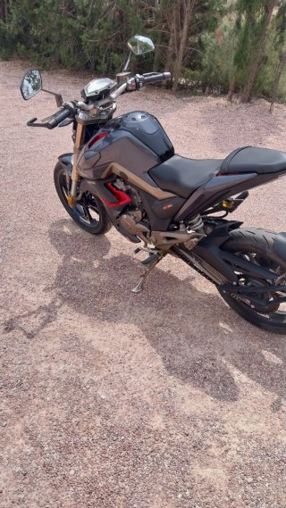 Zontes 125 Negra/Roja 8948 km