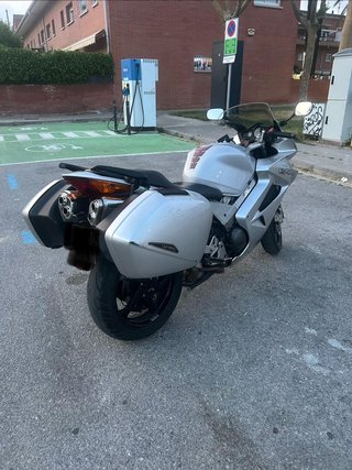 Honda VFR 800 Plata
