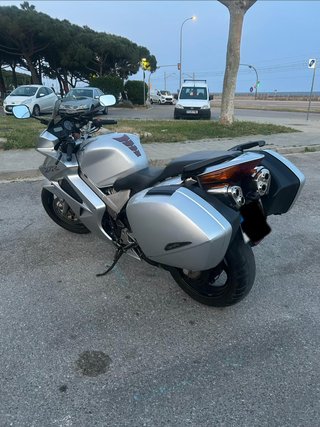 Honda VFR 800 Plata