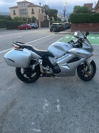 Honda VFR 800 Plata