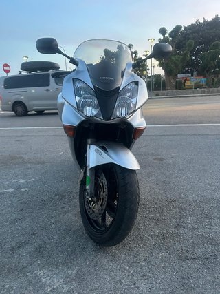 Honda VFR 800 Plata