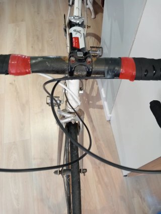 Bicicleta de carretera blanca