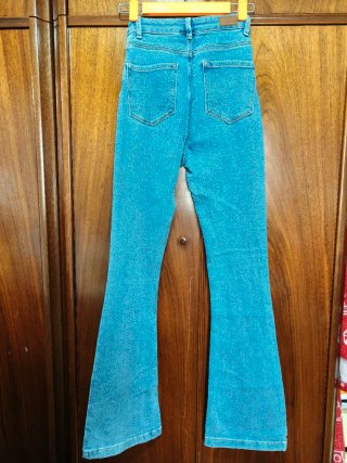 Pantalones vaqueros acampanados azules