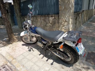 Suzuki Van Van Azul y Blanca