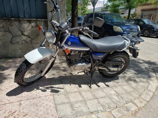 Suzuki Van Van Azul y Blanca