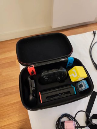 Funda Nintendo Switch con accesorios