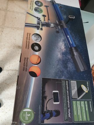 Telescopio con trípode y soporte móvil