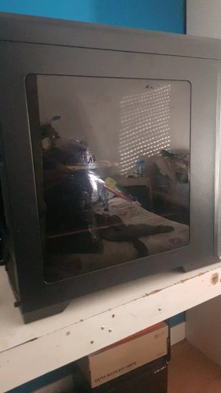 PC Gaming MSI Negro y Naranja