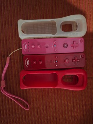 2 Mandos Wii Motion Plus Rosa y Rojo