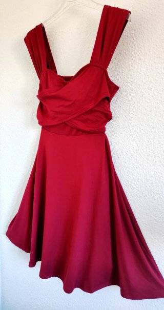 Vestido burdeos elegante