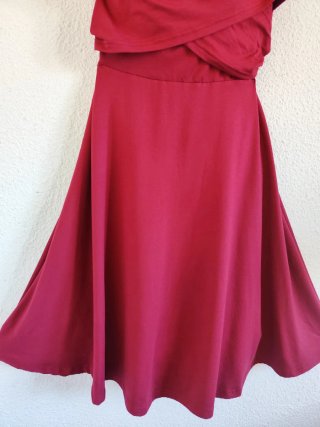 Vestido burdeos elegante