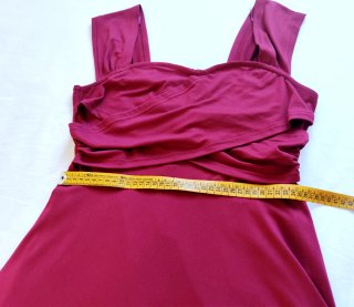 Vestido burdeos elegante