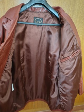 Chaqueta de piel marrón