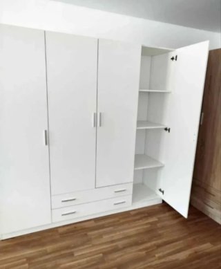 Armario blanco de madera