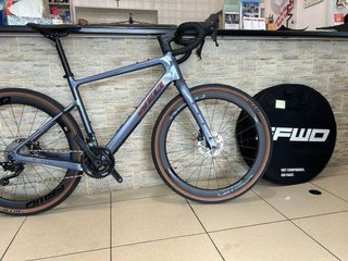 Bici Carbon Gravel Welt GRX meccanico ruote FFWD