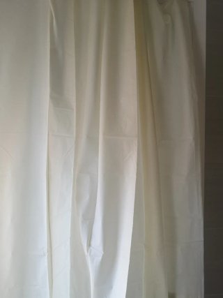 Cortina de ducha blanca de plástico
