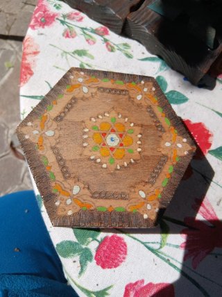 Scatola in legno decorata con gatto