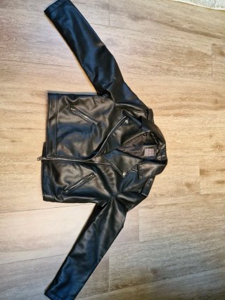 Cazadora polipiel negra