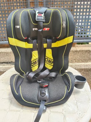 Silla de coche OMP negra y amarilla