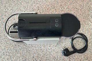 Cafetera Nespresso DeLonghi + 4 cápsulas reutiliz.