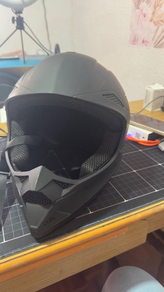 Casco moto, gafas y guantes