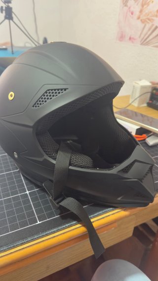 Casco moto, gafas y guantes