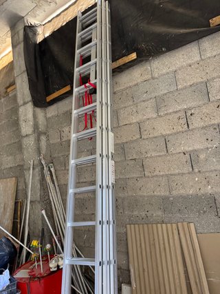 Escalera de aluminio plegable